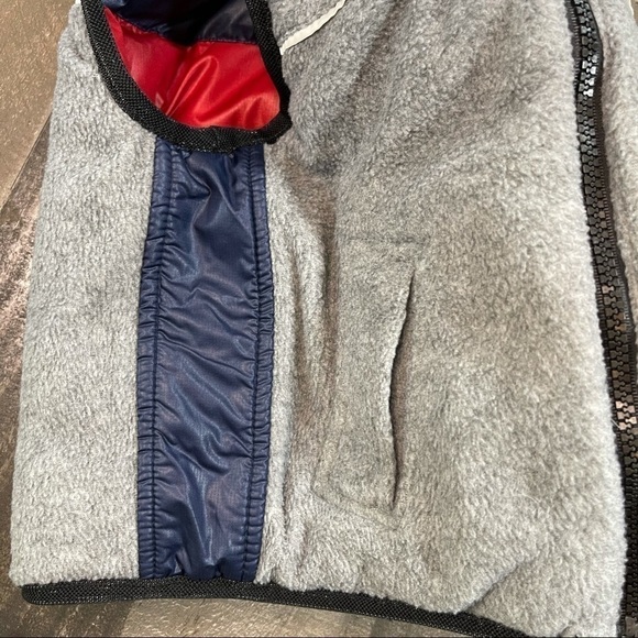 Oshkosh Reversible Puffer Vest size 18 months - Picture 7 of 9